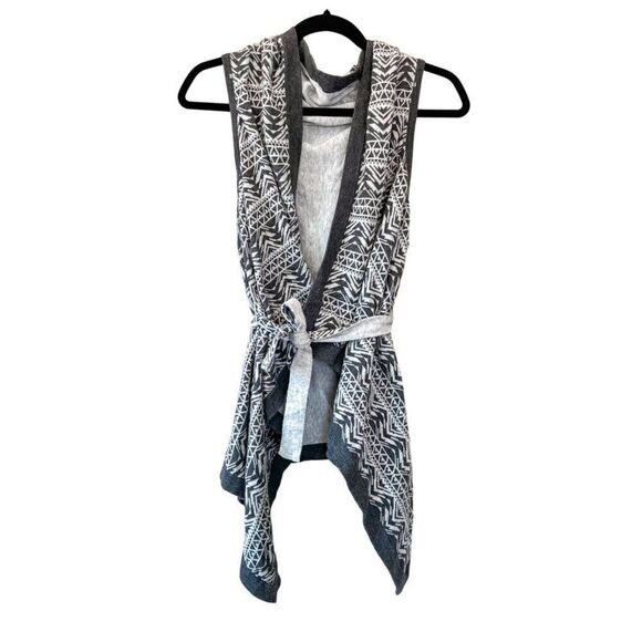 Ivivva from Lululemon Wrap with Attitude Reversible Sweater Vest - Picture 1 of 9